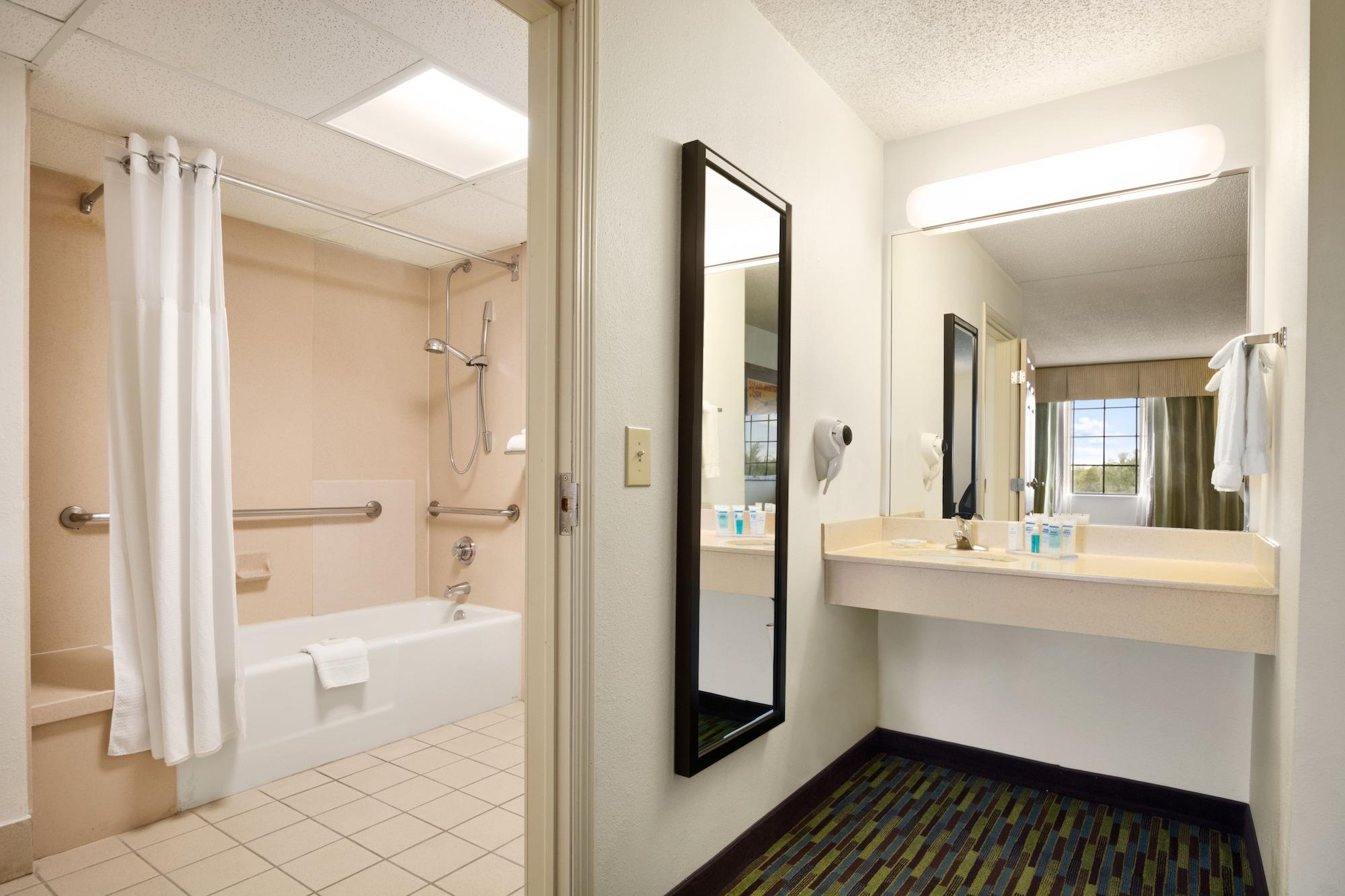 Wyndham Garden Wichita Downtown Otel Dış mekan fotoğraf