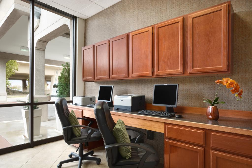 Wyndham Garden Wichita Downtown Otel Dış mekan fotoğraf