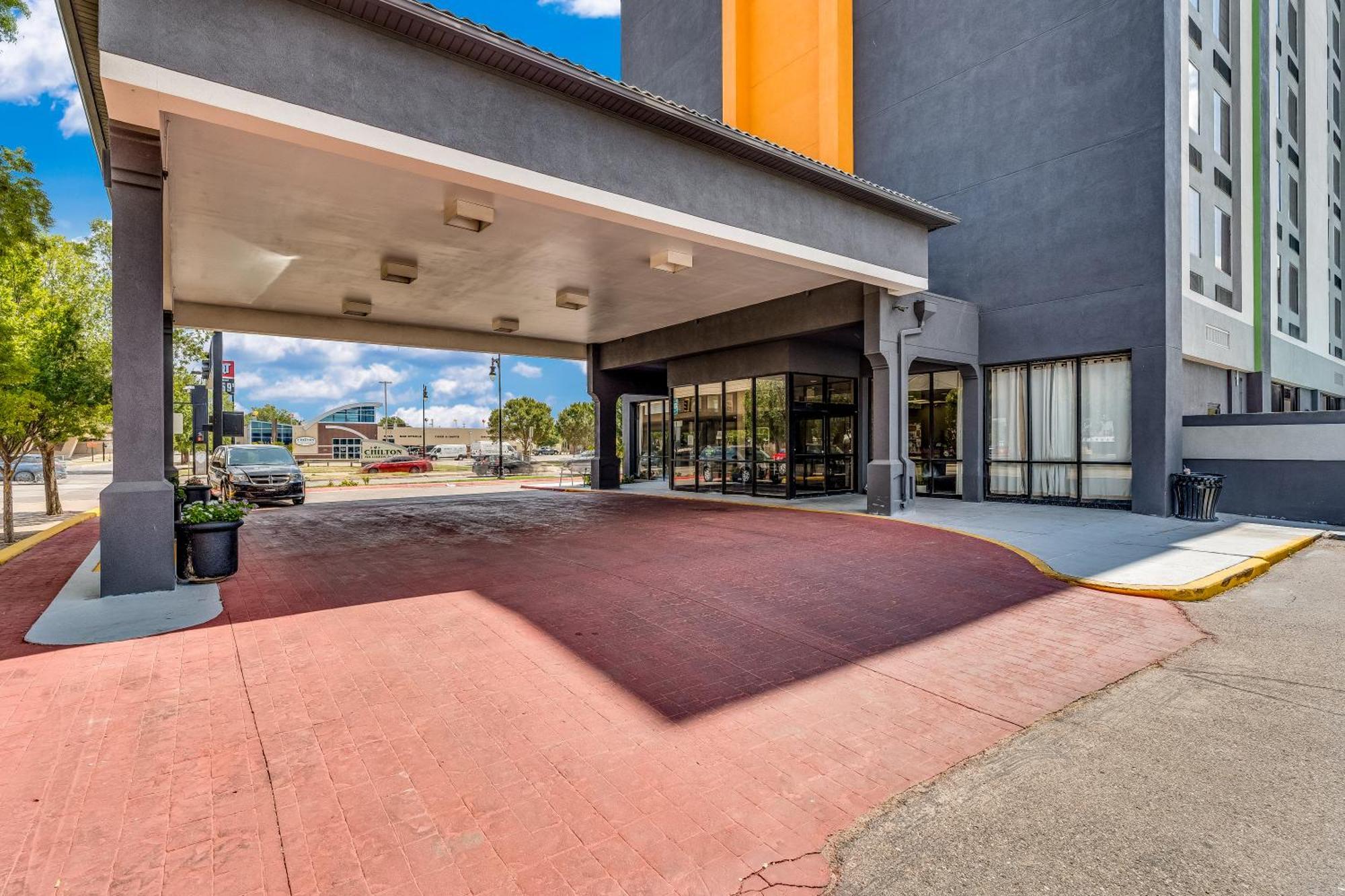 Wyndham Garden Wichita Downtown Otel Dış mekan fotoğraf