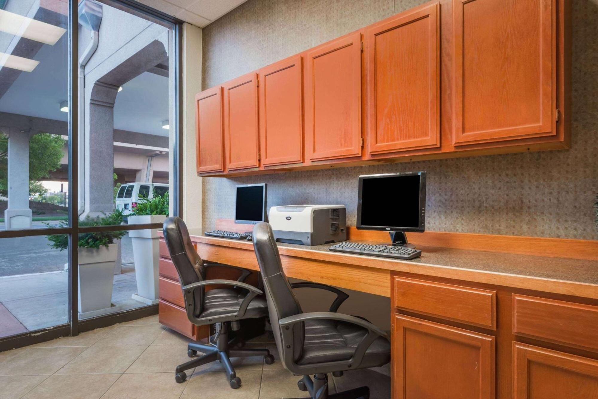 Wyndham Garden Wichita Downtown Otel Dış mekan fotoğraf