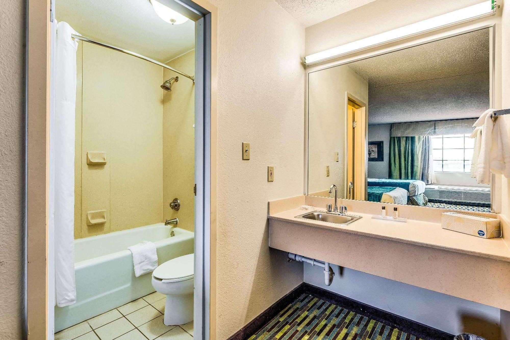 Wyndham Garden Wichita Downtown Otel Dış mekan fotoğraf