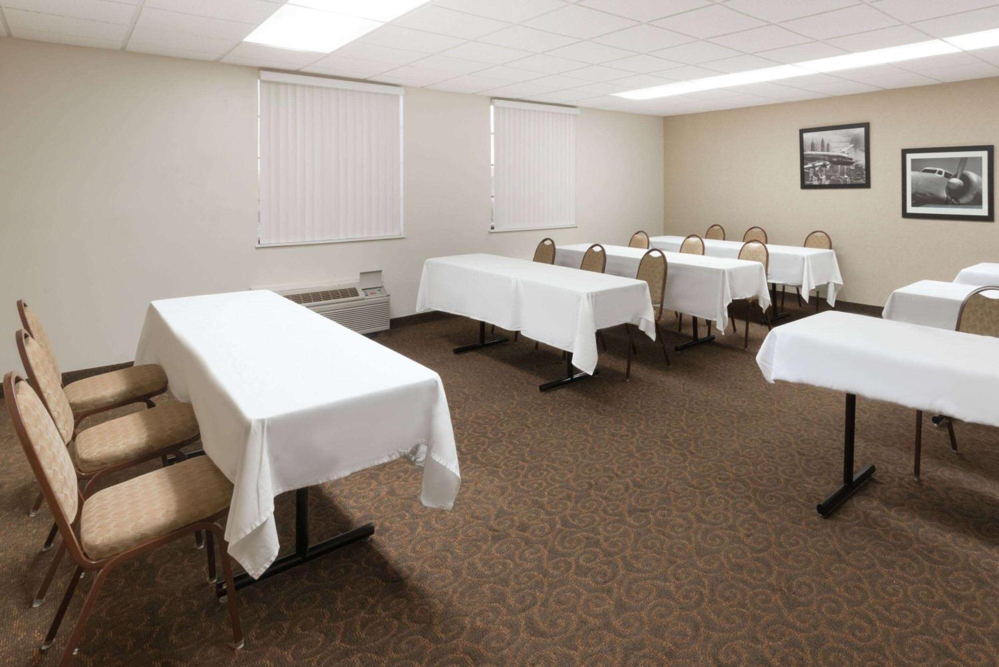 Wyndham Garden Wichita Downtown Otel Dış mekan fotoğraf