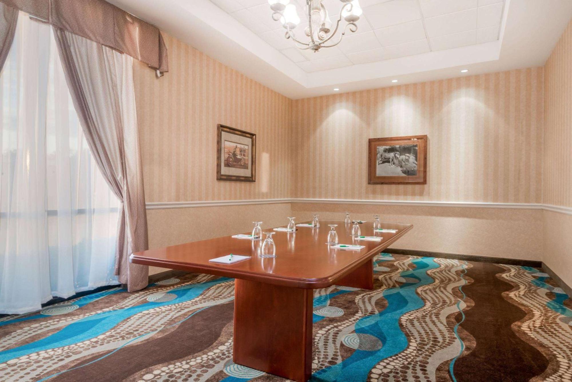 Wyndham Garden Wichita Downtown Otel Dış mekan fotoğraf