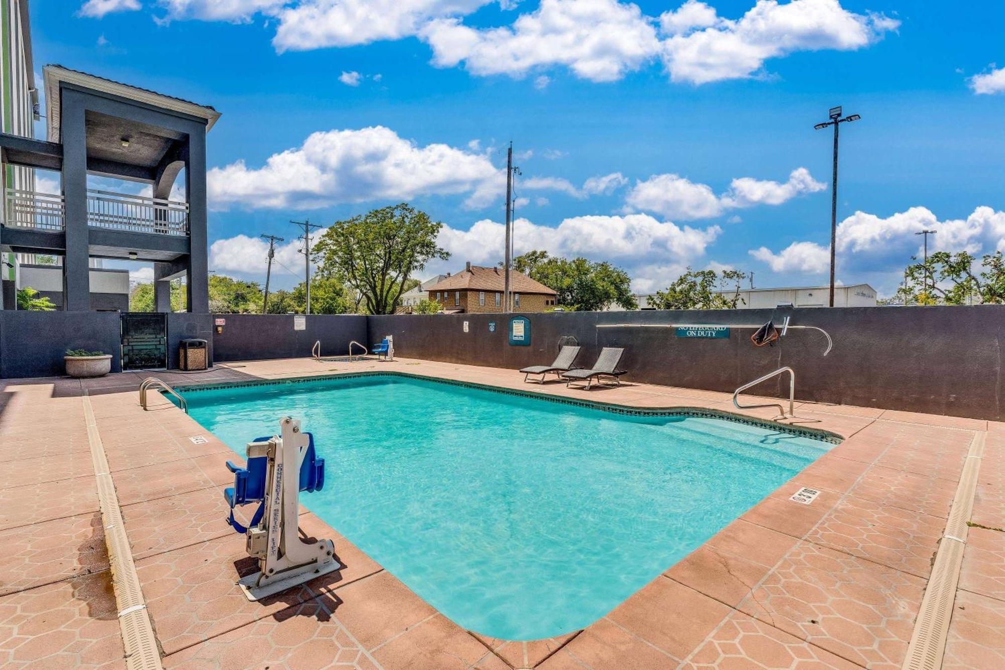 Wyndham Garden Wichita Downtown Otel Dış mekan fotoğraf